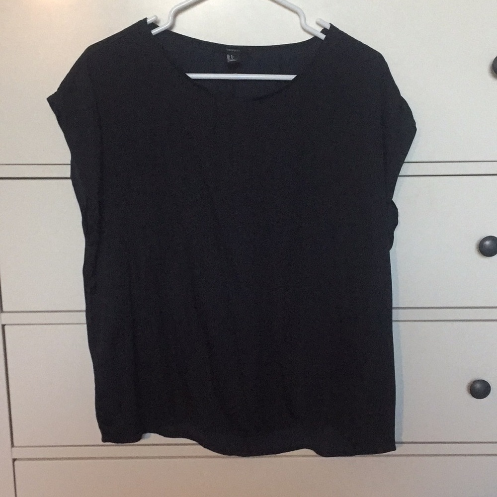 Black boxy tee